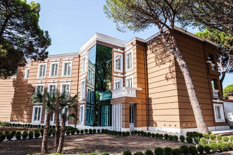 Prestige Resort Golem  Exterior photo