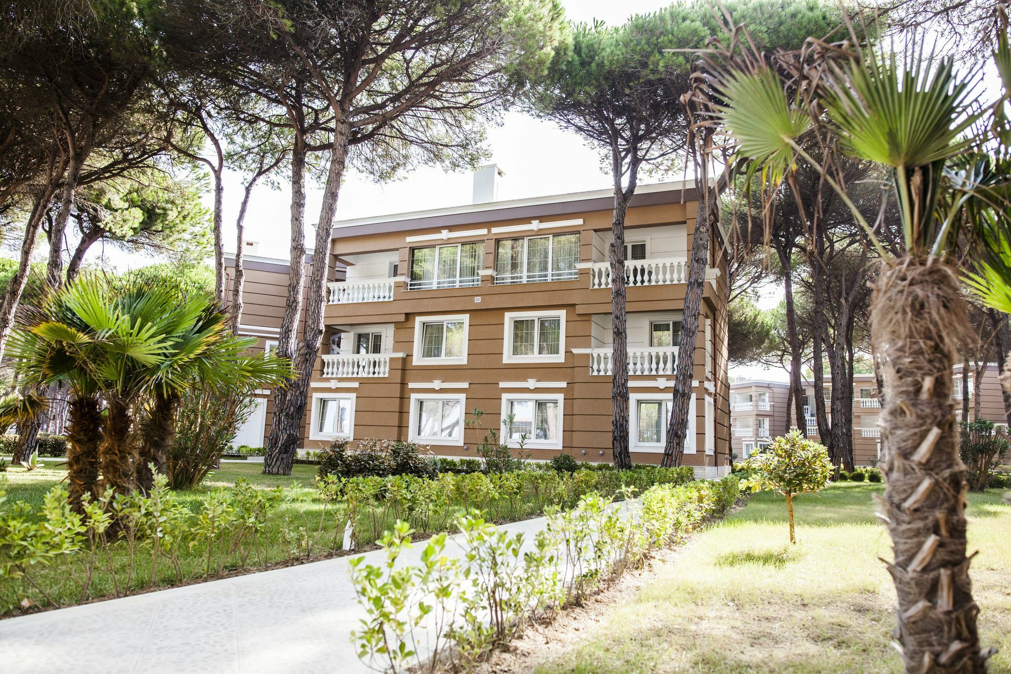 Prestige Resort Golem  Exterior photo